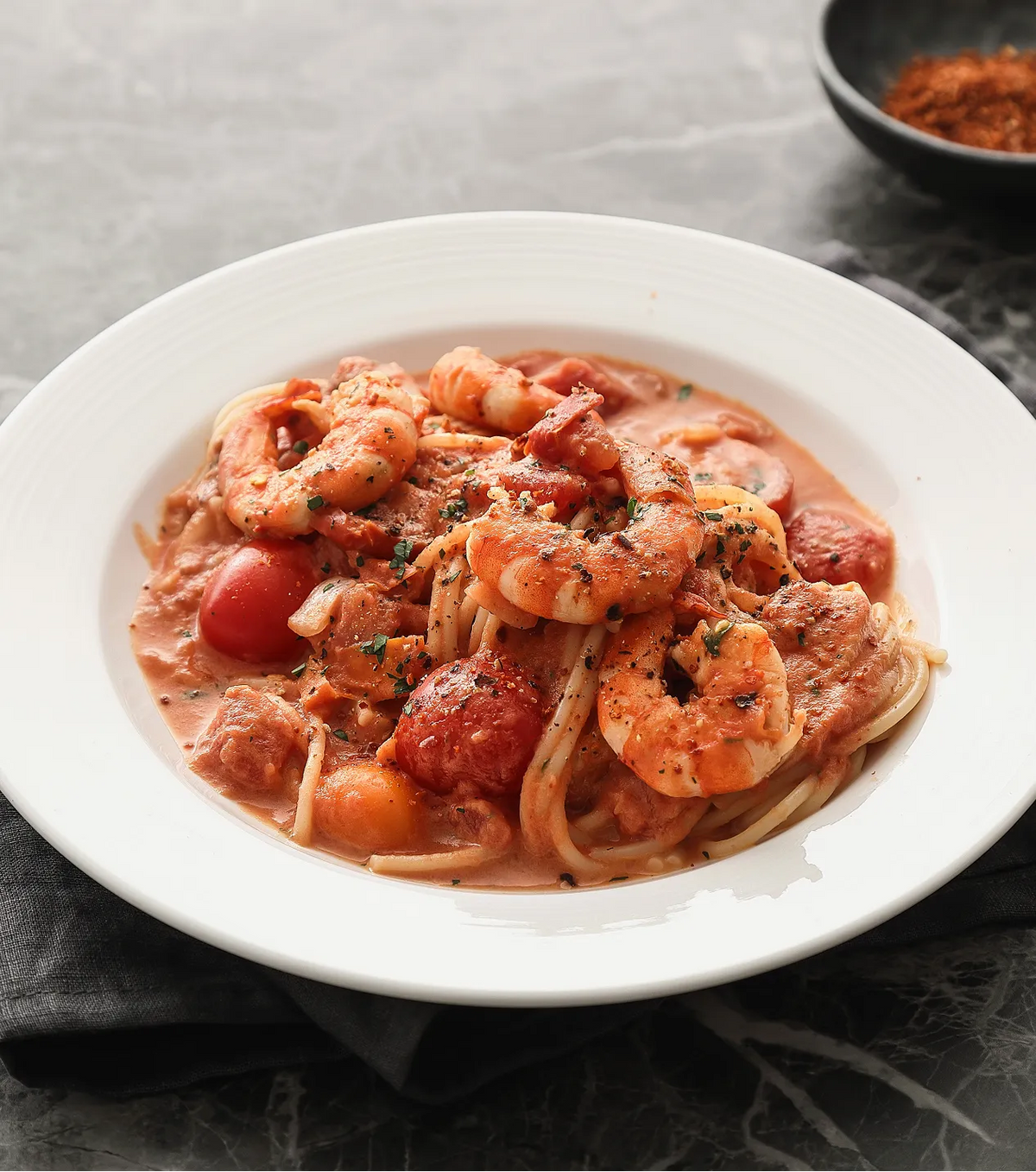 Pasta med tomatfløde og rejer