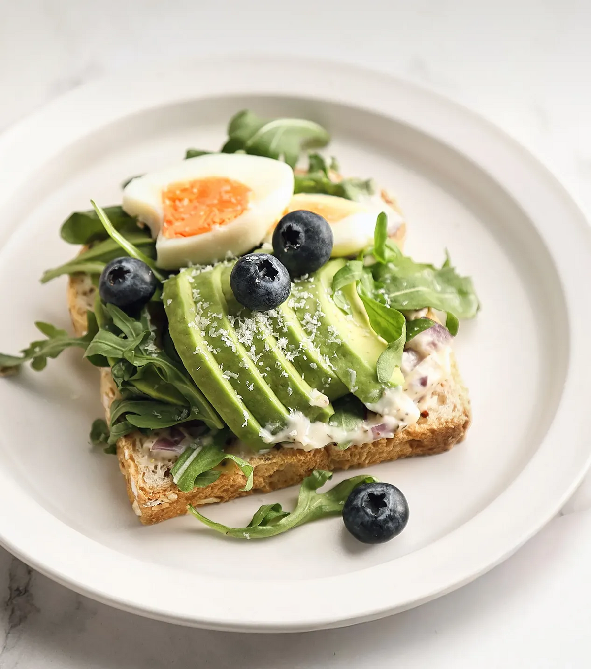 Avocadotoast med æg