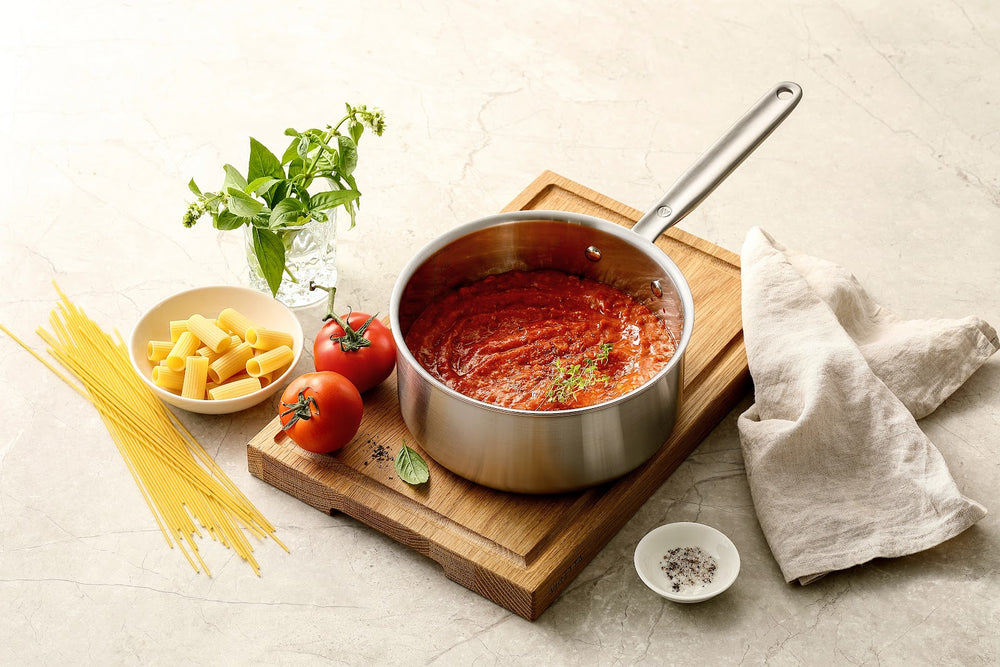 Kasserolle Ø20 med tomatsauce, pasta og tomater