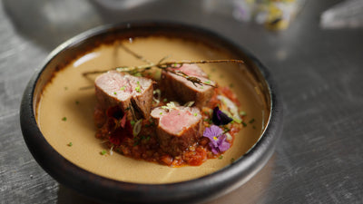 Rosastegt kalvemørbrad med tomatkompot og urter