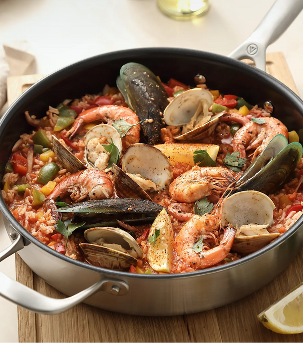 Paella med fisk og skaldyr
