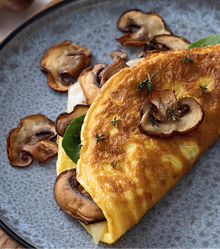 Omelet med Svampe, Spinat og Ost