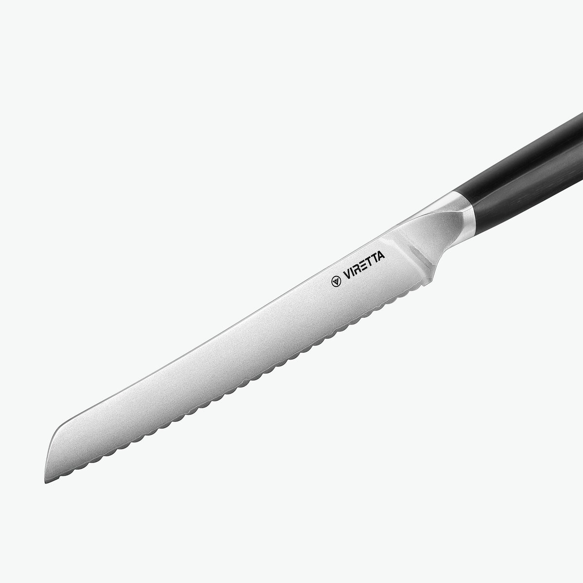Bølget linje langs æggen på Shōjin Aira brødkniv, tæt på