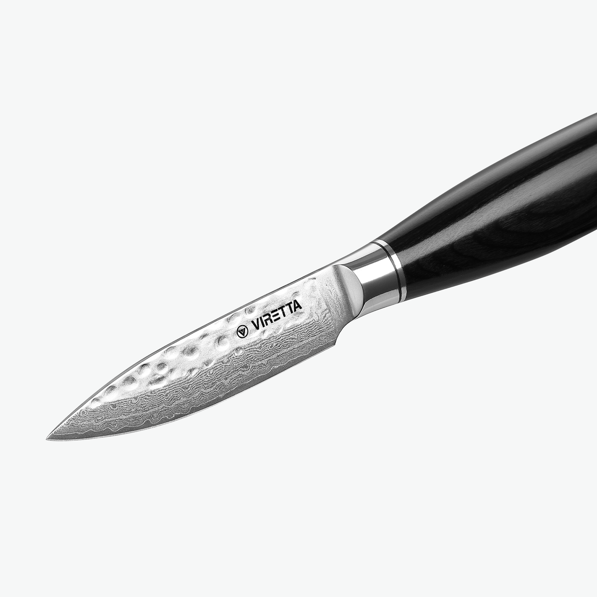 Hamret overflade på klingen af Shōjin Taru urtekniv, tæt på