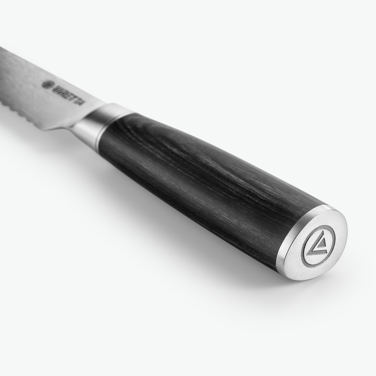 Endekappe i metal med logo på Shōjin Suna brødkniv