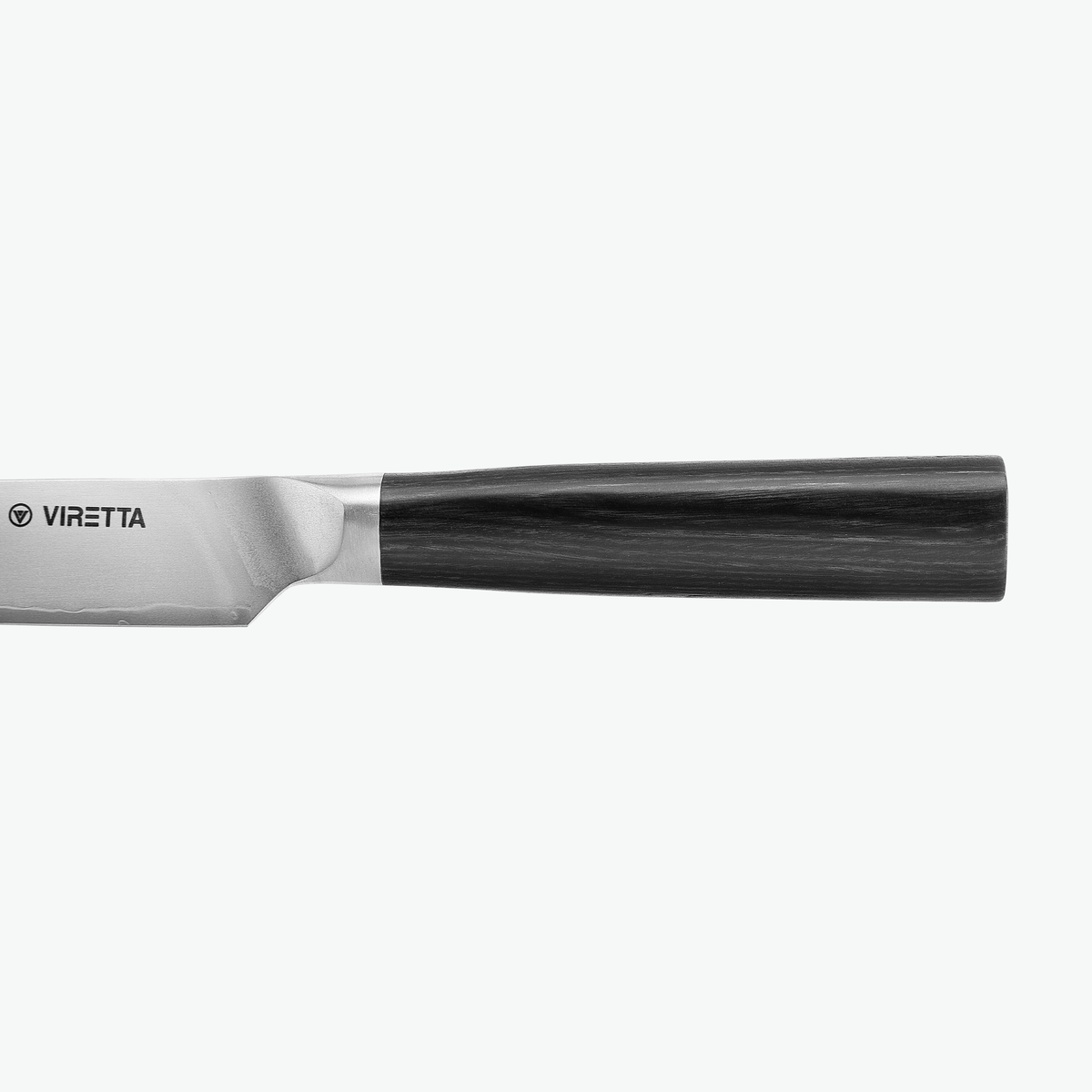 D-formet greb i sort pakkatræ på Shōjin Aira universalkniv, set fra siden