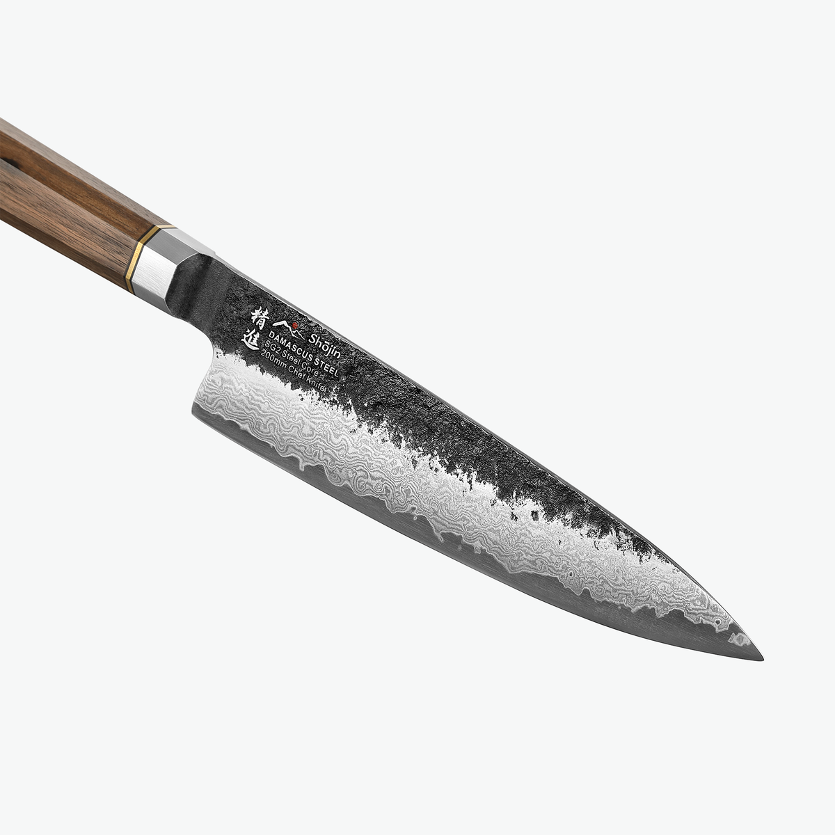 Mørk ryg og damaskmønster på klingen af Shōjin Kashi kokkekniv, tæt på