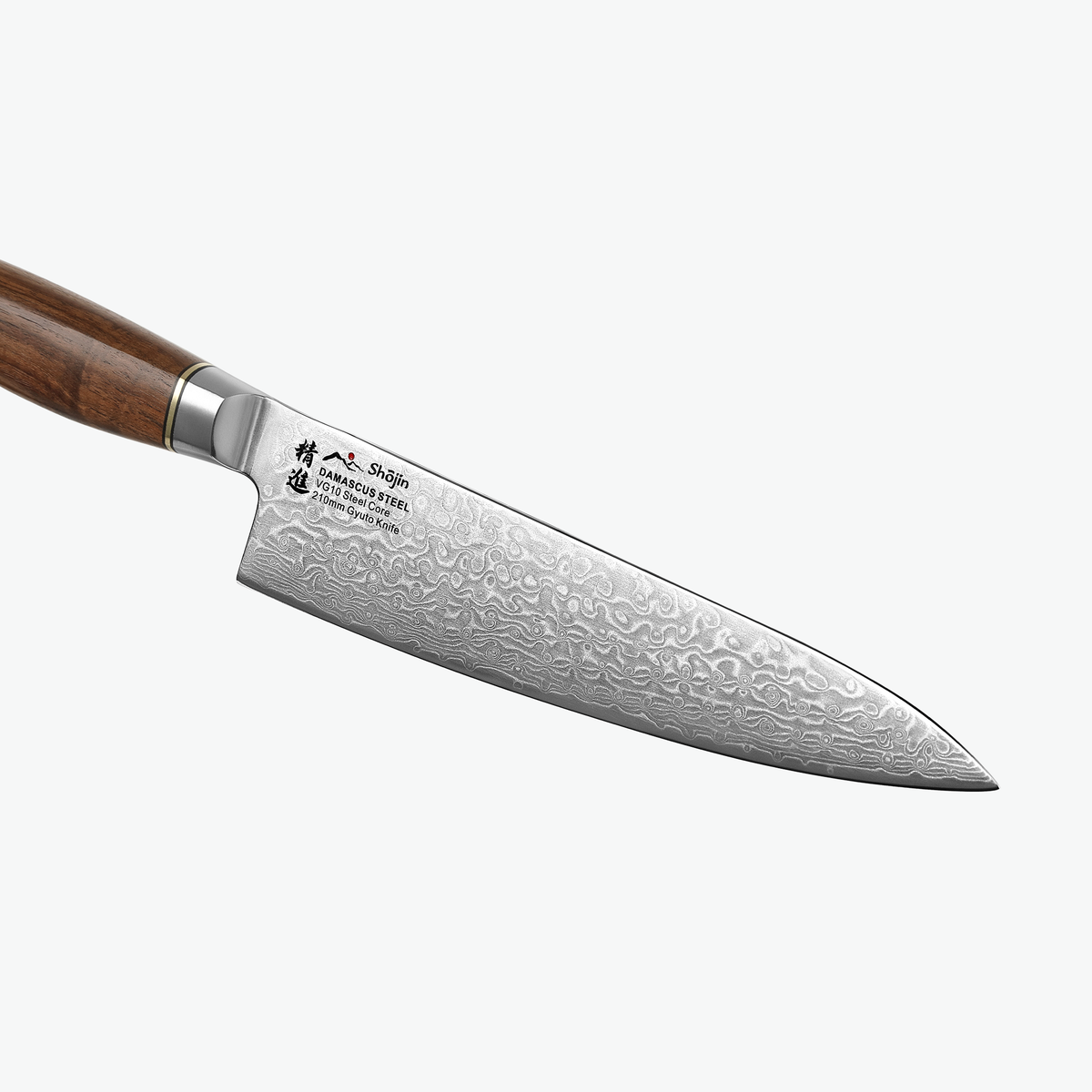 Damaskmønster på klingen af Shōjin Kaku gyuto med valnøddegreb, tæt på
