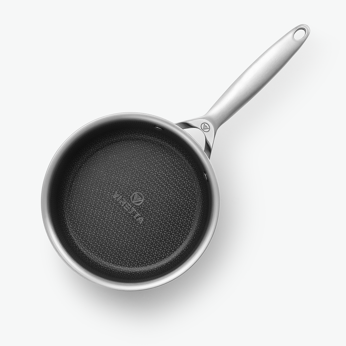 Kasserolle i 3-Ply Hybrid, 2,2 l, set ovenfra med det sekskantede mønster