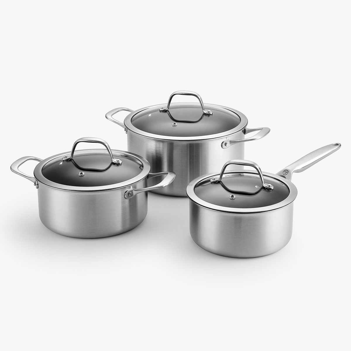 Gryde Trio i 3-Ply keramisk: kasserolle 2,2 l og gryder på 3 l og 5,6 l, med glaslåg, set skråt forfra