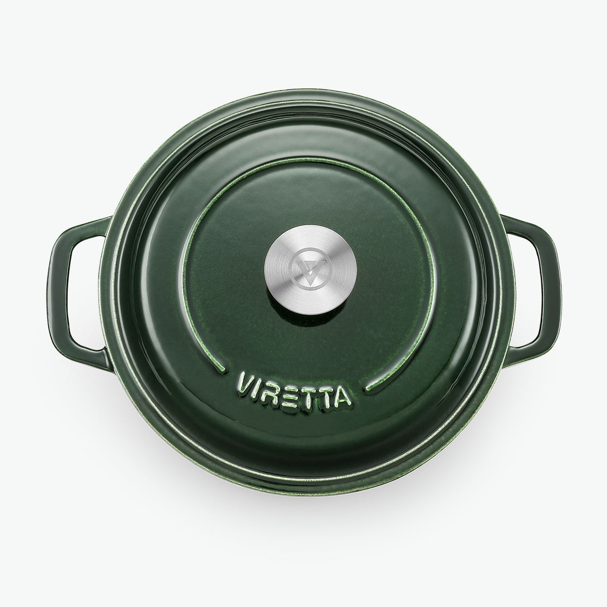 Låget på støbejernsgryden i mosgrøn med knop i rustfrit stål og præget logo, set ovenfra