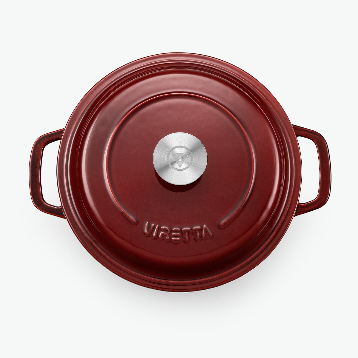 Låget på støbejernsgryden i ribsrød med knop i rustfrit stål og præget logo, set ovenfra