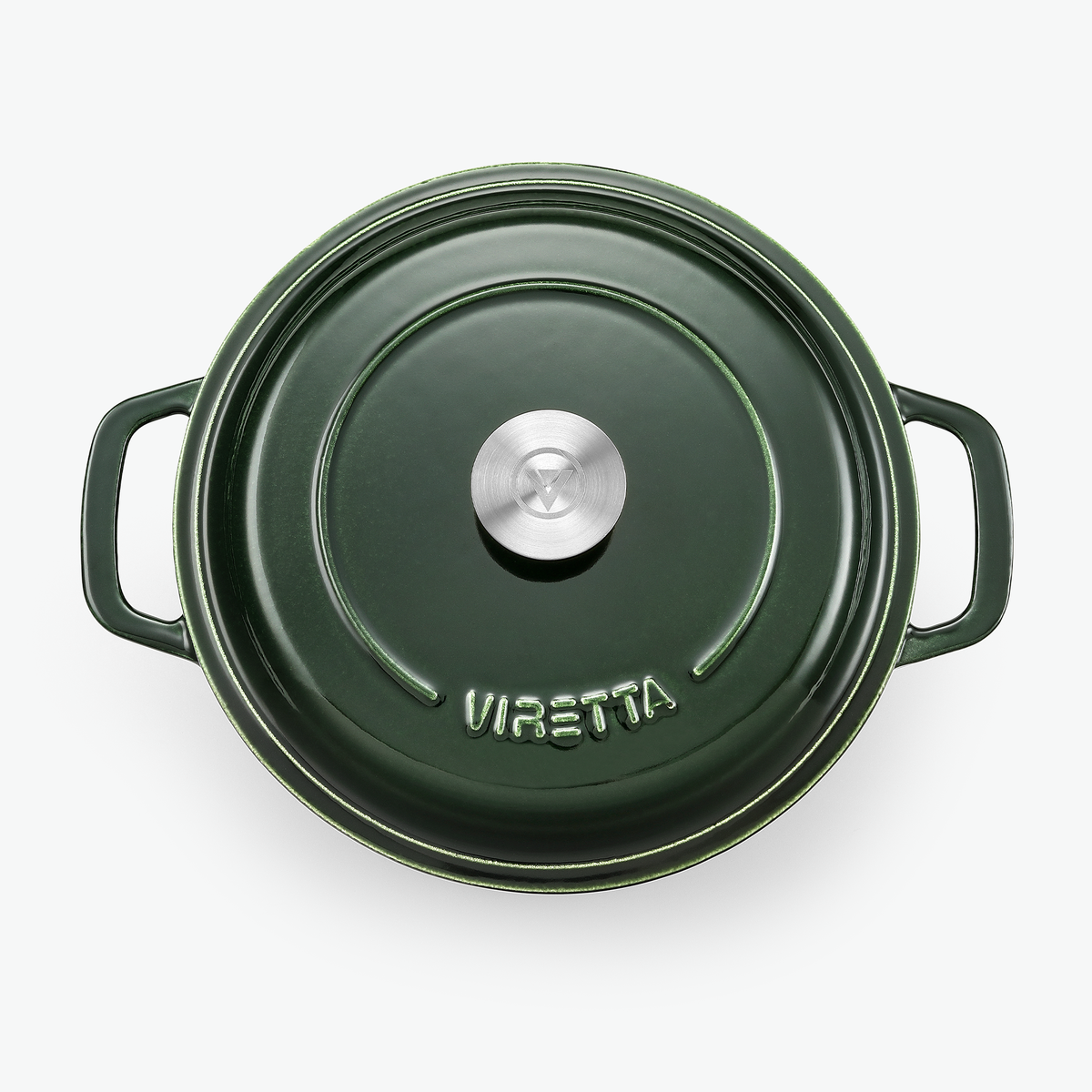 Låget på støbejernsgryden i mosgrøn med knop i rustfrit stål og præget logo, set ovenfra