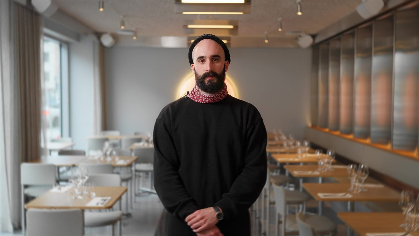 Santiago, kok på Bolo, i restaurantens spisesal